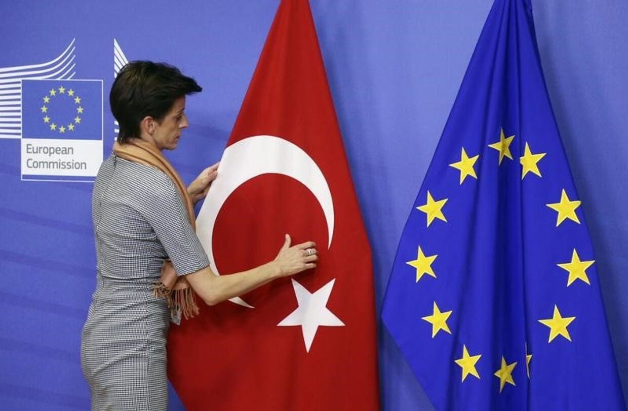 Флаги Турции и ЕС