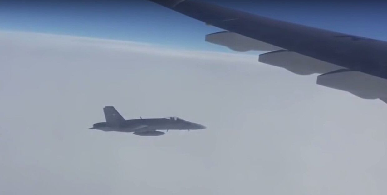 Швейцарские истребители эскортировали борт из России