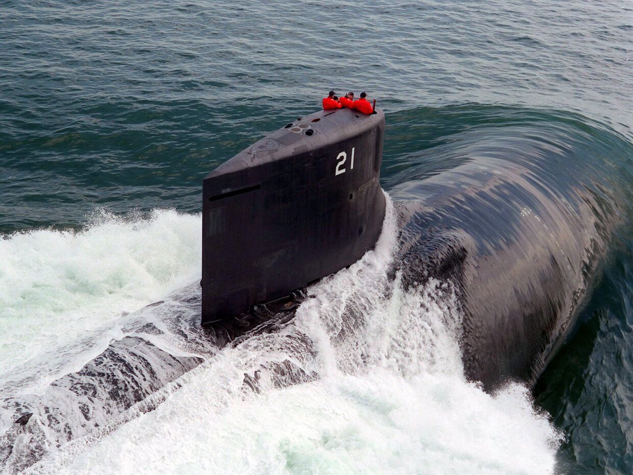 Атомная подводная лодка военно-морских сил США Seawolf во время ходовых испытаний