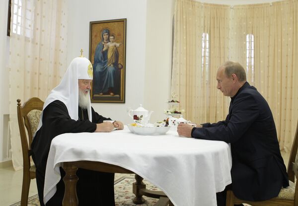 Премьер-министр РФ Владимир Путин и патриарх Московский и всея Руси Кирилл Премьер-министр РФ Владимир Путин и патриарх Московский и всея Руси Кирилл