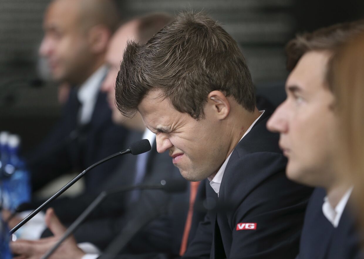 Сергей Карякин и Магнус Карлсен во время пресс-конференции