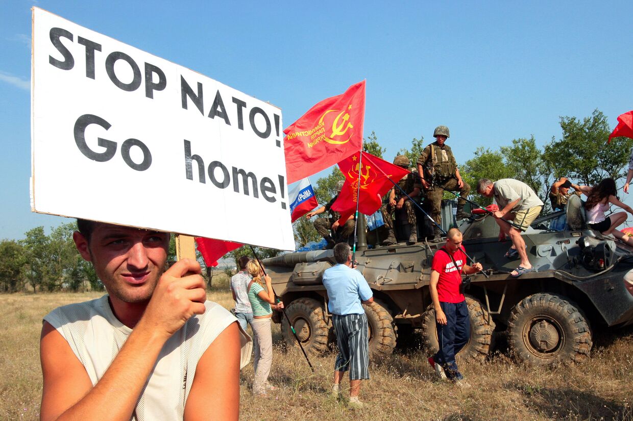 Акция протеста против проведения военных маневров «Си Бриз-2008» в Крыму