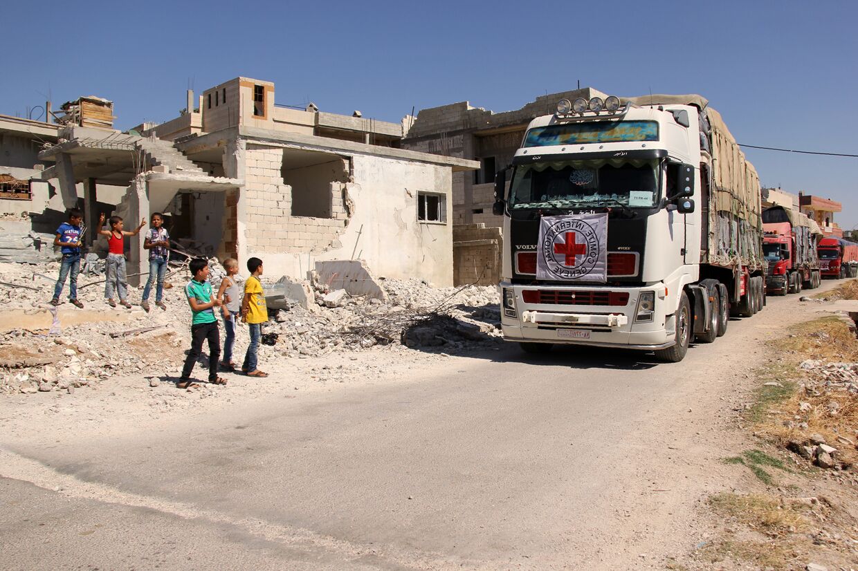 Колонна грузовиков с гуманитарной помощью ООН в Сирии