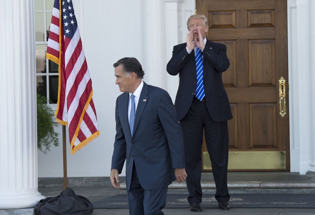 Избранный президент США Дональд Трамп и Митт Ромни