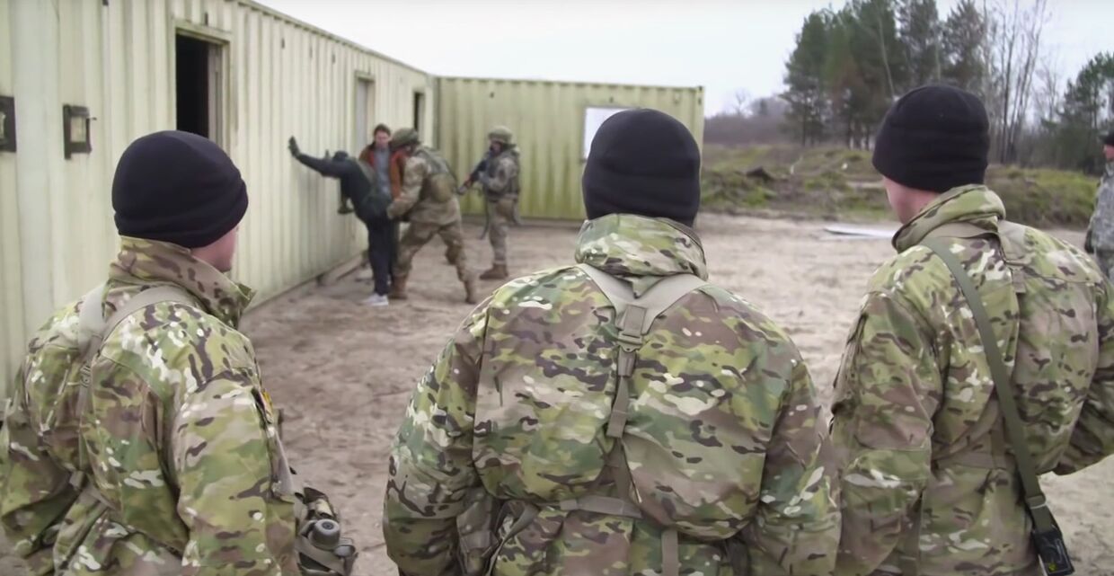 США учат украинских солдат воевать против России