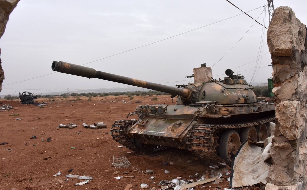 Танк Т-54 сирийских правительственных войск в Алеппо