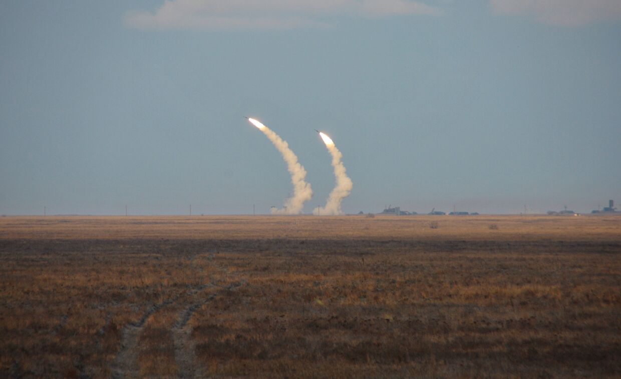 Запуск ракет во время военных учений на юге Херсонской области