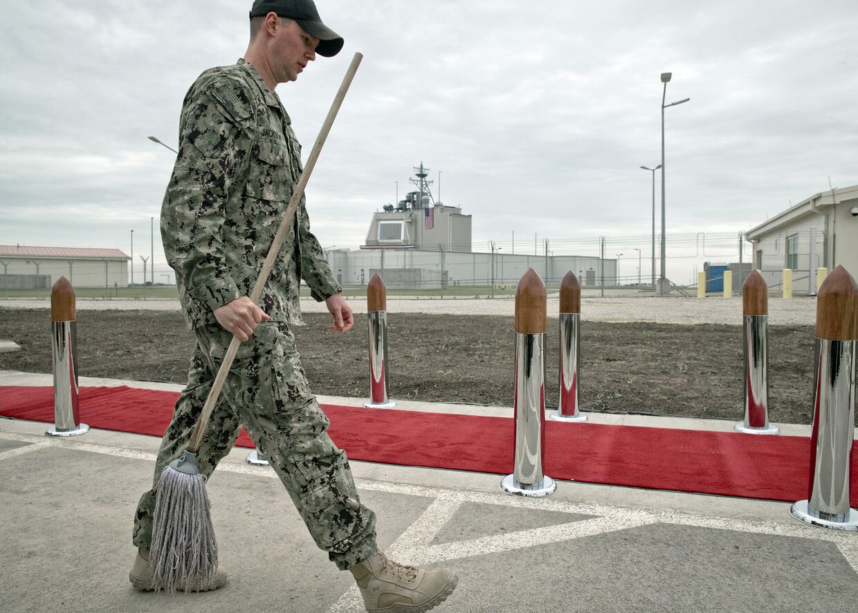 Подготовка к церемонии открытия американского комплекса ПРО Aegis Ashore на румынской военной базе в Девеселу