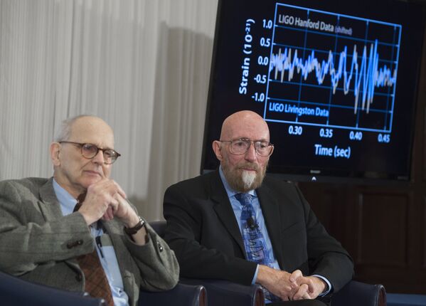 Основатели LIGO Кип Торн и Райнер Вайсс на презентации своего открытия