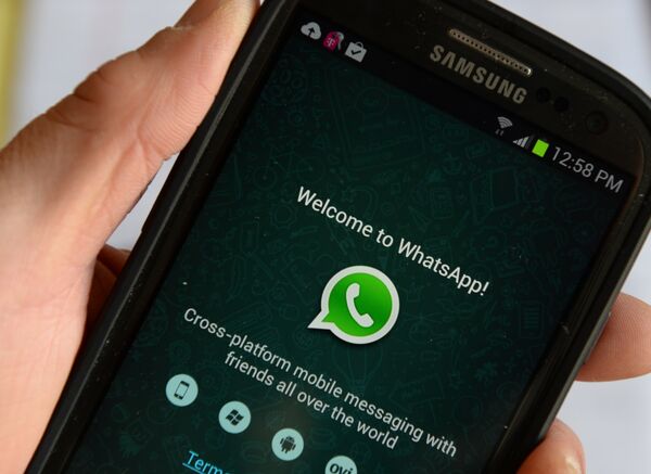 Мессенджер WhatsApp на экране мобильного телефона
