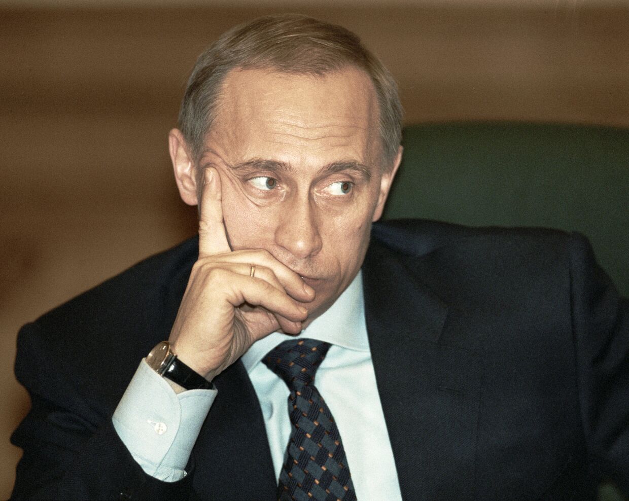 Премьер-министр РФ Владимир Путин принимает участие в заседании, 1999 год