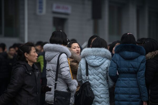 Группа женщин на улице в Пхеньяне