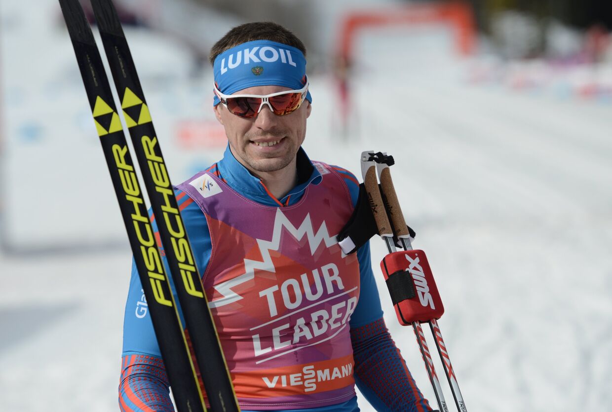 Сергей Устюгов после финиша в гонке преследования на этапе Кубка мира по лыжным гонкам в Канаде, 12 марта 2016