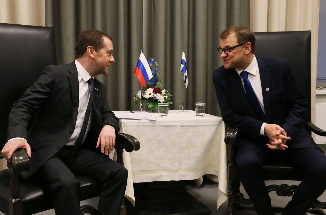 Председатель правительства РФ Дмитрий Медведев и премьер-министр Финляндии Юха Сипиля во время встречи в Оулу. 9 декабря 2016