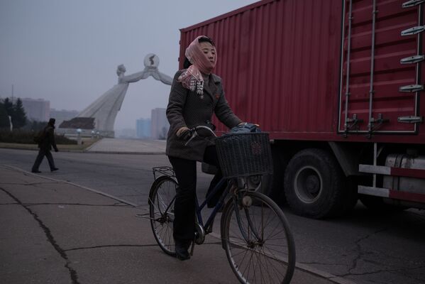 Женщина на окраине Пхеньяна