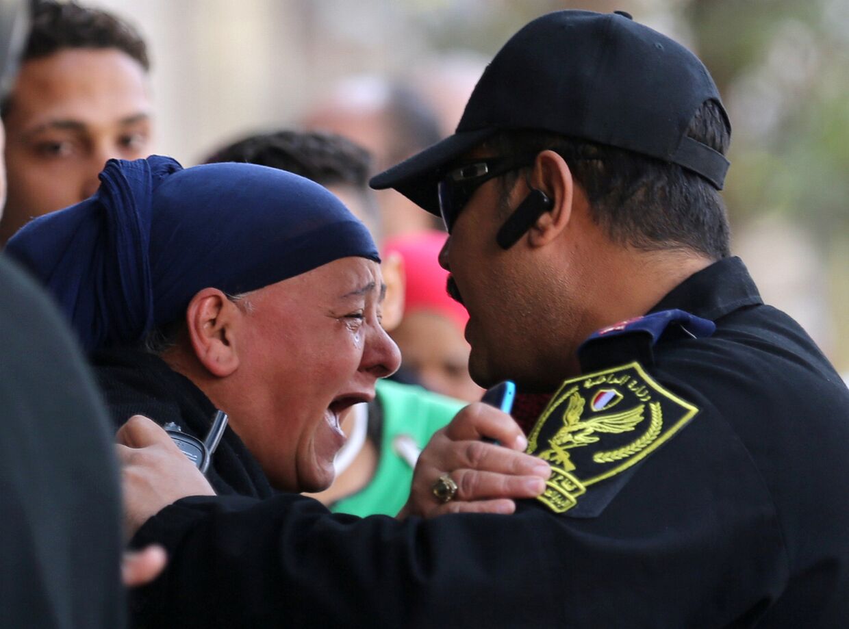 Ситуация на месте взрыва в коптском соборе в Каире, 11 декабря 2016