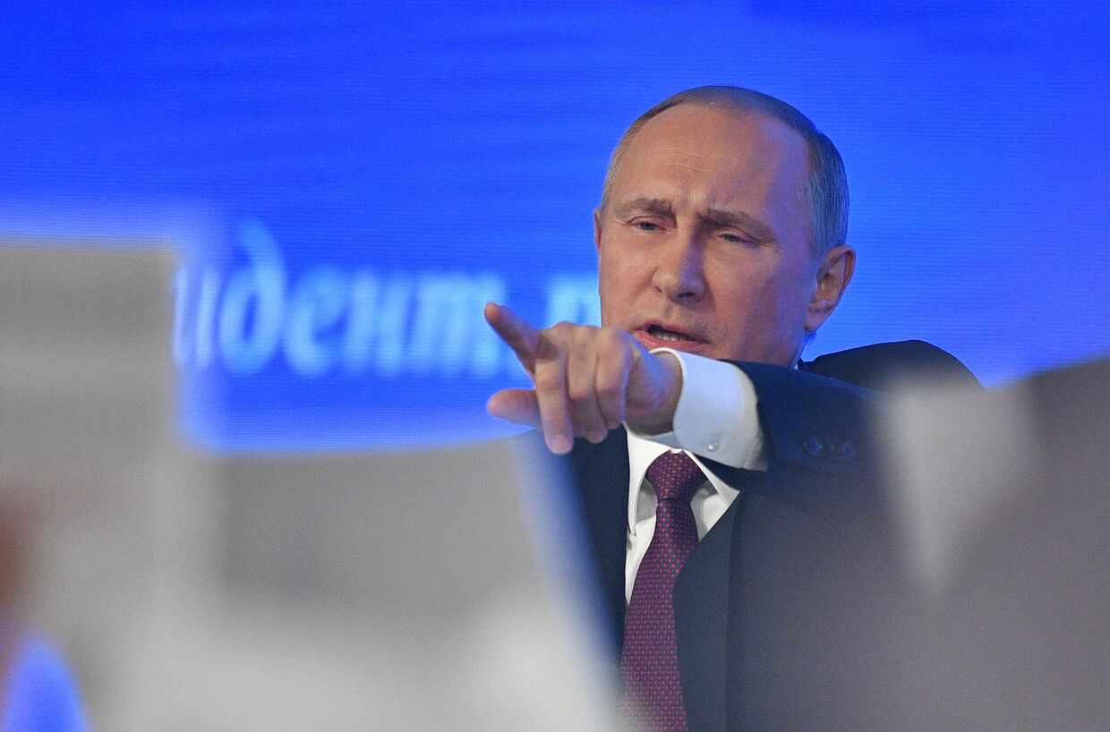 Президент РФ Владимир Путин на двенадцатой большой ежегодной пресс-конференции