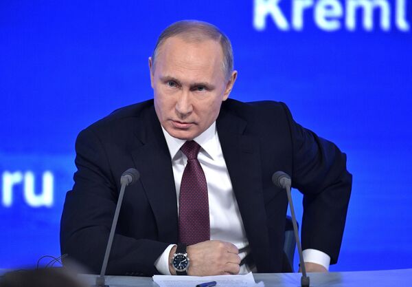 Президент РФ Владимир Путин на двенадцатой большой ежегодной пресс-конференции Президент РФ Владимир Путин на двенадцатой большой ежегодной пресс-конференции
