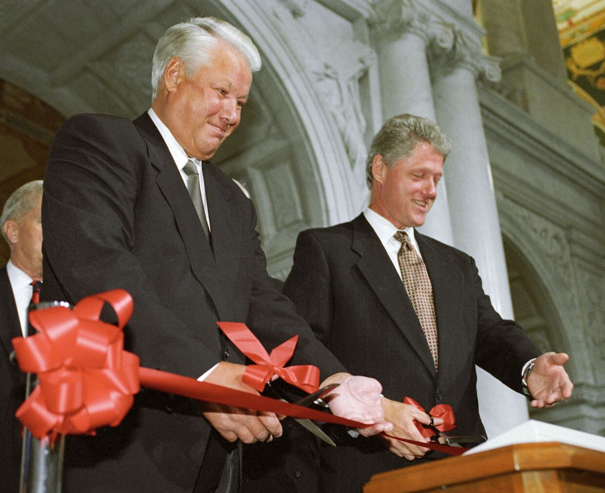 Ельцин и Клинтон открывают выставку
