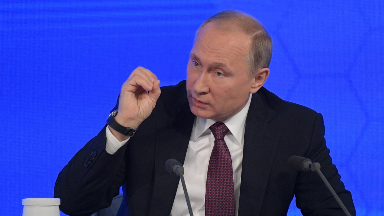 Президент РФ Владимир Путин на двенадцатой большой ежегодной пресс-конференции