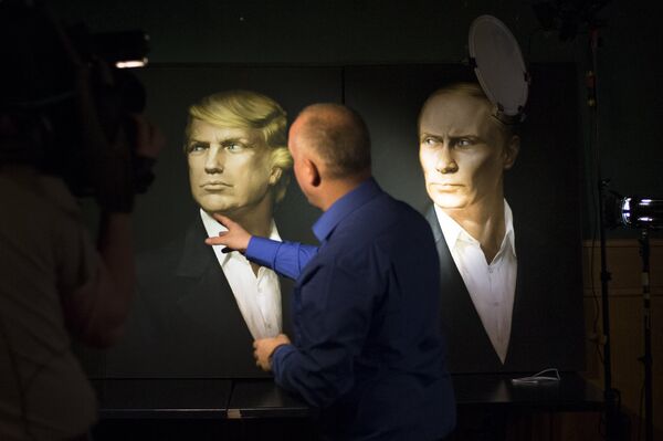 Портреты Дональда Трампа и Владимира Путина в пабе Union Jack в Москве Портреты Дональда Трампа и Владимира Путина в пабе Union Jack в Москве