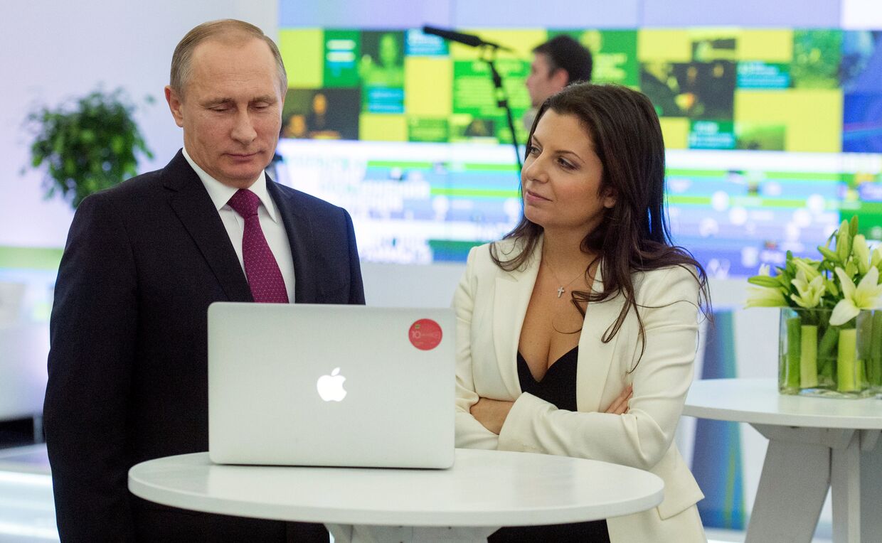 Президент России Владимир Путин и главный редактор телеканала RT Маргарита Симоньян