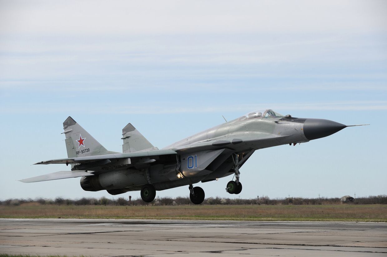 Самолет-истребитель МиГ-29 участвует в боевой тренировке в Краснодарском крае