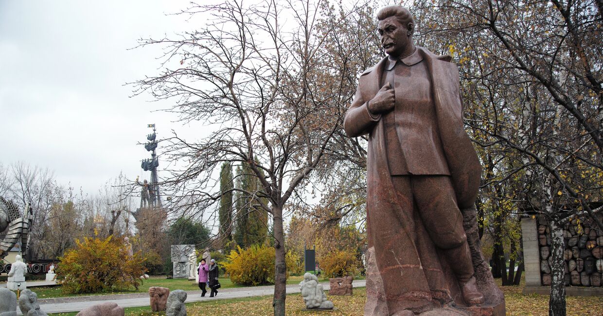 Памятник Иосифу Сталину в московском Парке искусств «Музеон»