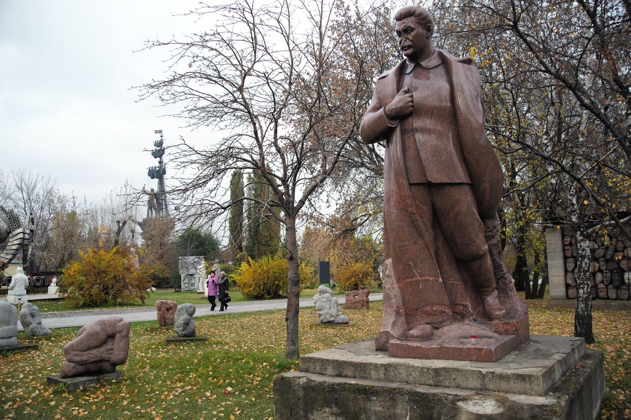 Памятник Иосифу Сталину в московском Парке искусств «Музеон»