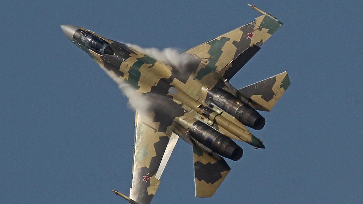 Истребитель ВВС России Су-35