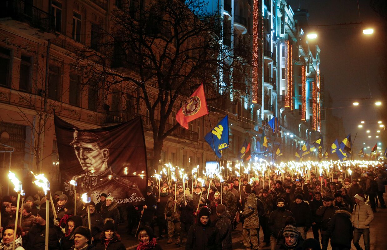 Марш активистов партии «Свобода» в Киеве в честь 108-й годовщины со дня рождения Степана Бандеры, 1 января 2017