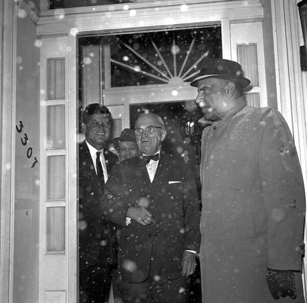 Гарри Трумэн и Джон Кеннеди накануне инаугурации, 1961 год Гарри Трумэн и Джон Кеннеди накануне инаугурации, 1961 год