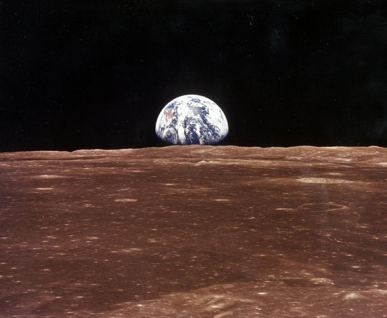 Вид на Землю с Луны во время экспедиции экипажа Аполлон 11