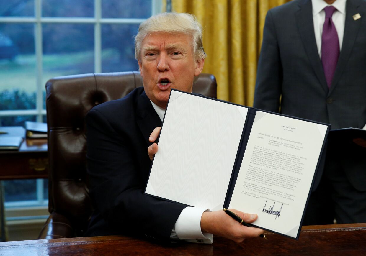 Президент США Дональд Трамп подписал указ о выходе из Транстихоокеанского партнерства