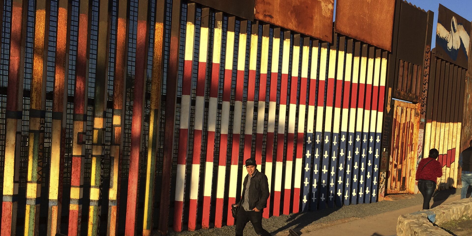 Забор на границе Мексики и США - ИноСМИ, 1920, 01.04.2021