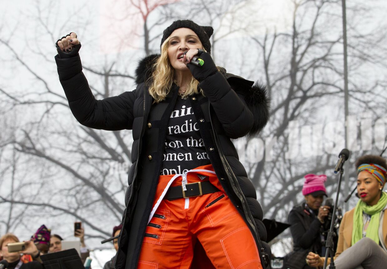 Мадонна выступает на акции протеста в Вашингтоне