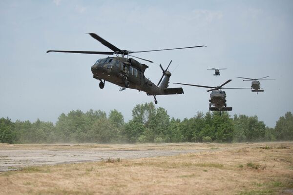 Вертолеты Black Hawk во время учений НАТО в Польше Вертолеты Black Hawk во время учений НАТО в Польше