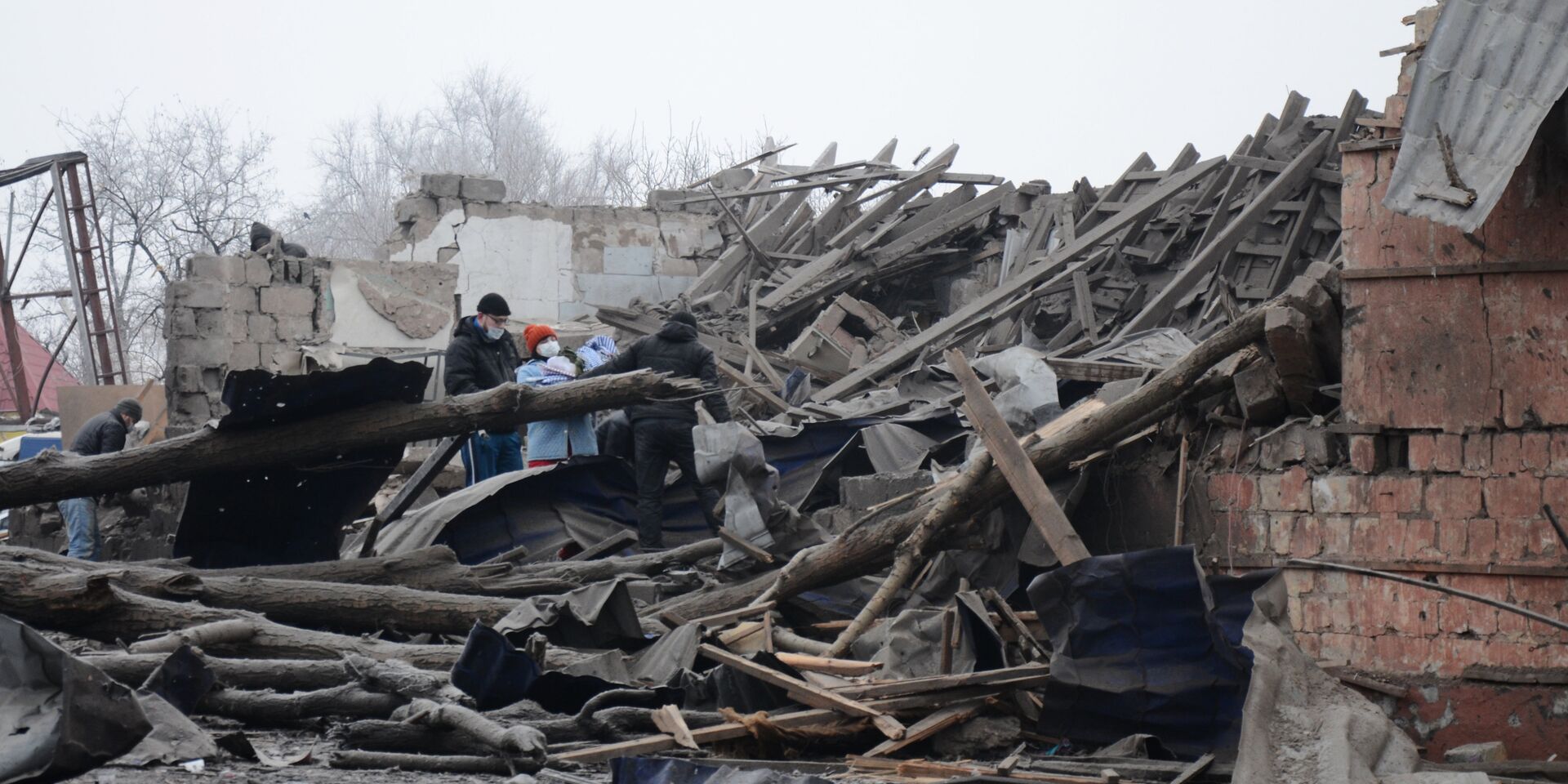 Последствия ночного обстрела в Калининском районе Донецка. 3 февраля 2017 - ИноСМИ, 1920, 02.03.2026