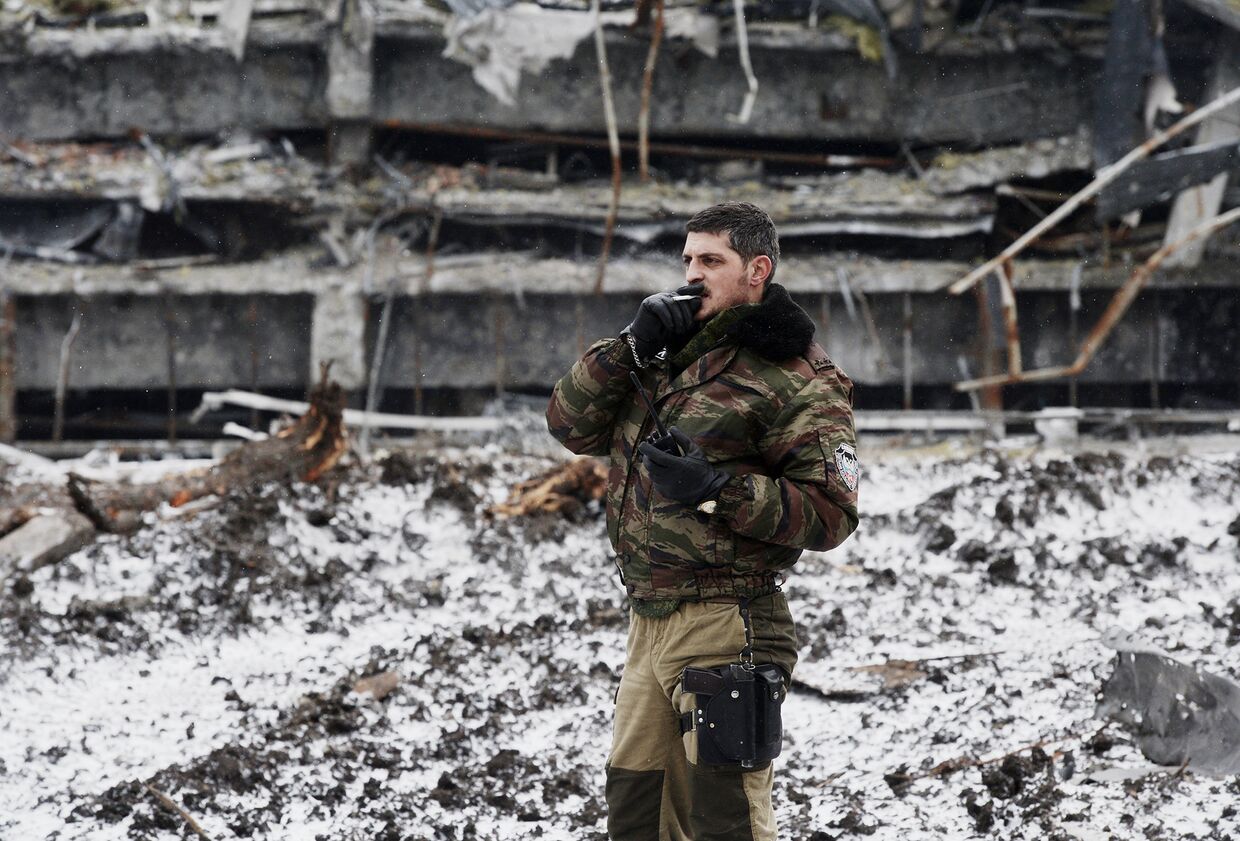 Ополченец ДНР с позывным «Гиви» в аэропорту города Донецка