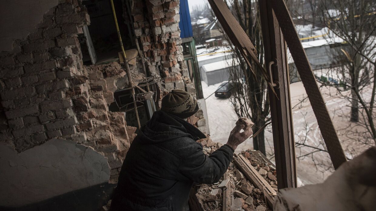 Квартира, поврежденная в результате обстрелов в Авдеевке