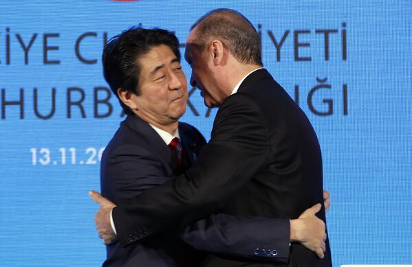 Премьер-министр Японии Синдзо Абэ и президент Турции Реджеп Тайип Эрдоган