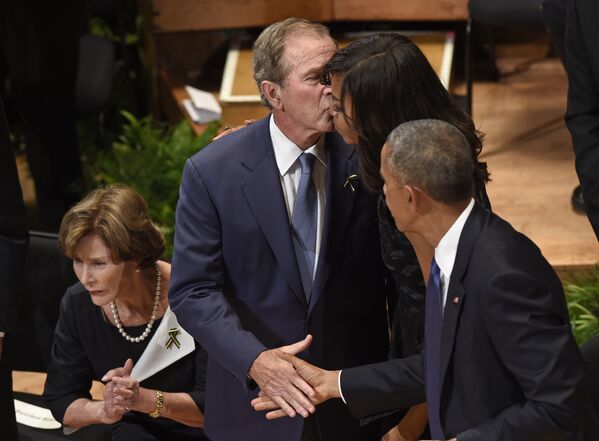 Бывший президент США Джордж Буш, первая леди Мишель Обама и президент США Барак Обама, архивное фото