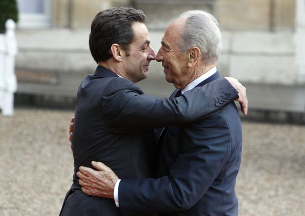 Президент Франции Николя Саркози и президент Израиля Шимон Перес, архивное фото