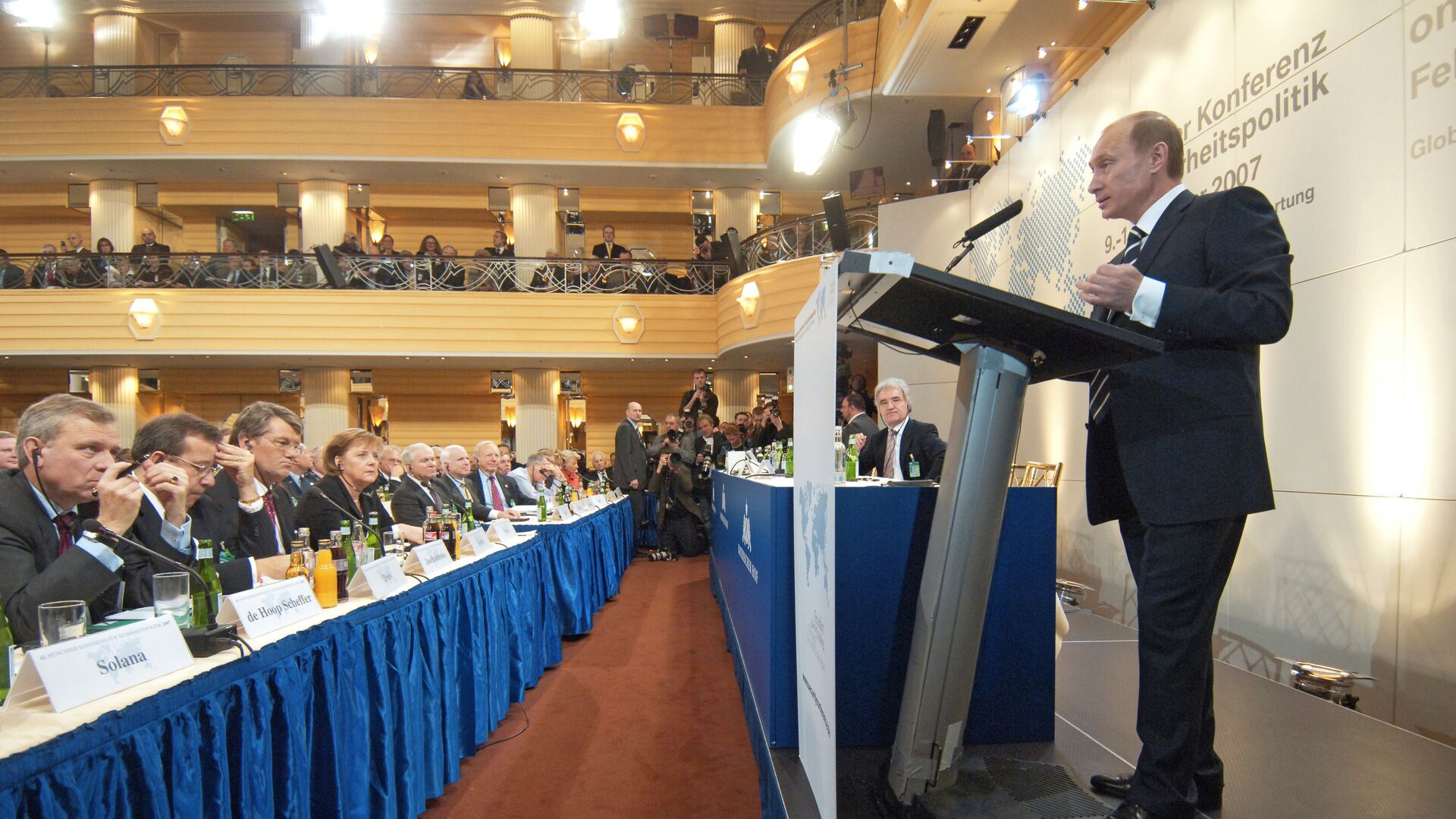Президент России Владимир Путин во время выступления в Мюнхене. 11 февраля 2007 - ИноСМИ, 1920, 26.01.2022