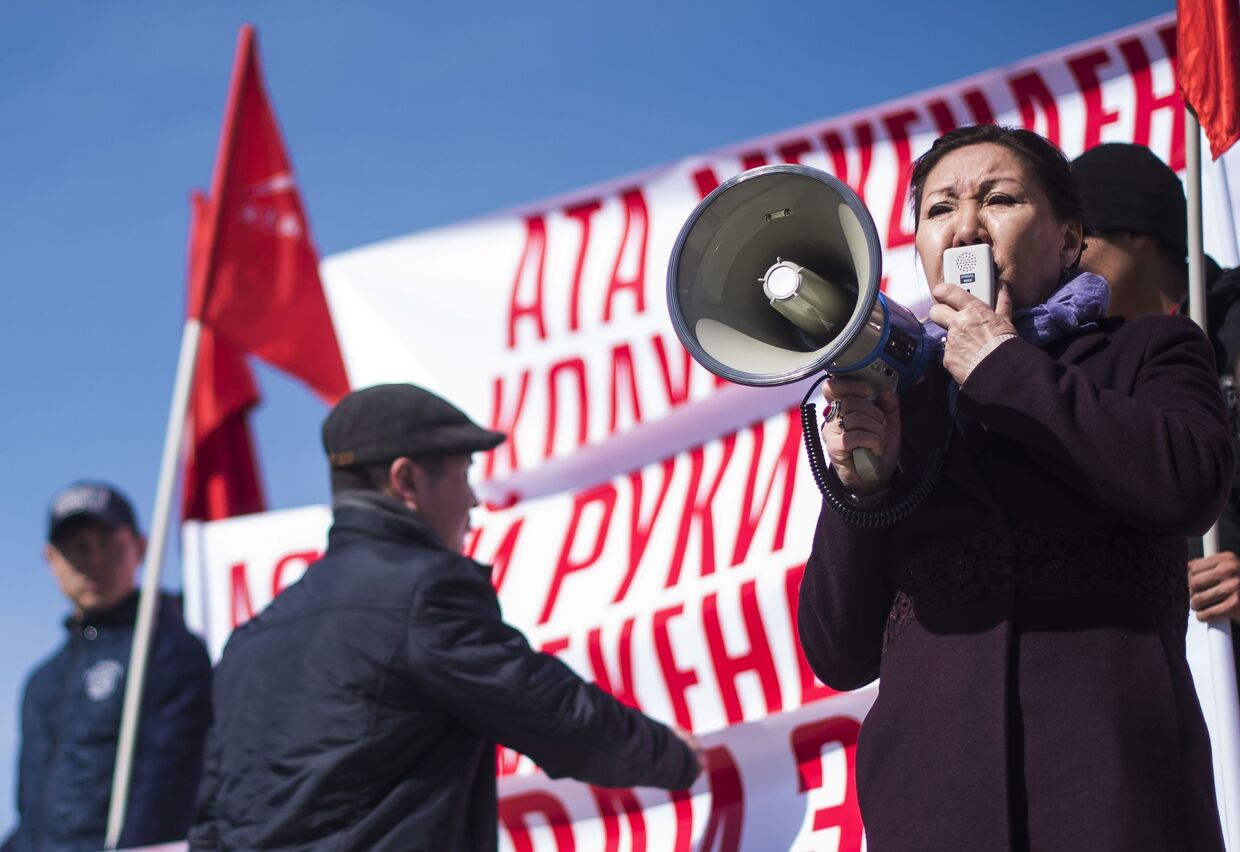 Митинг сторонников задержанного депутата Текебаева в Бишкеке
