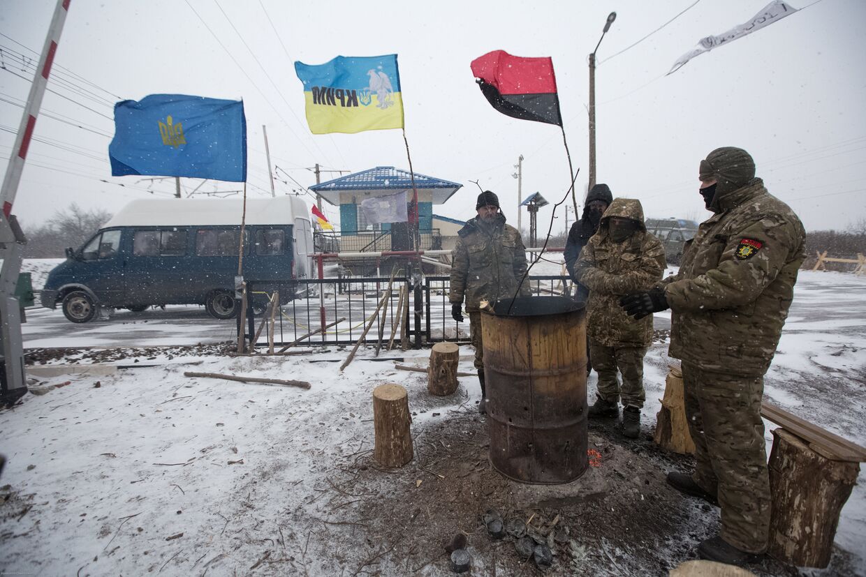Лагерь участников торговой блокады Донбасса у станции Кривой Торец, Донецкая область
