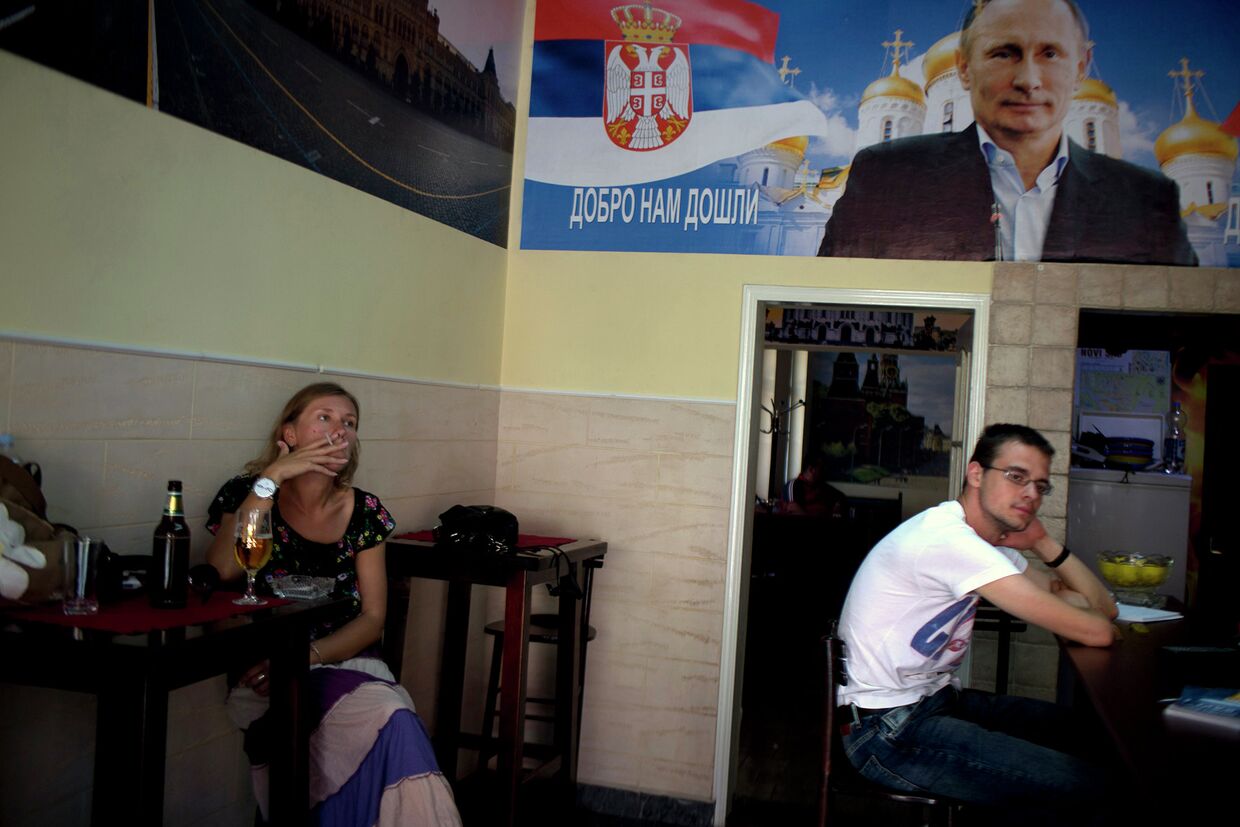 Плакат с изображением Владимира Путина в кафе города Нови-Сад, Сербия