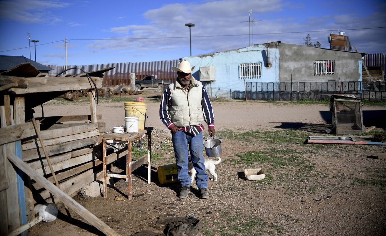 74-летний Сеферино Рохас живет в мексиканском пограничном городке Пуэрто Паломас