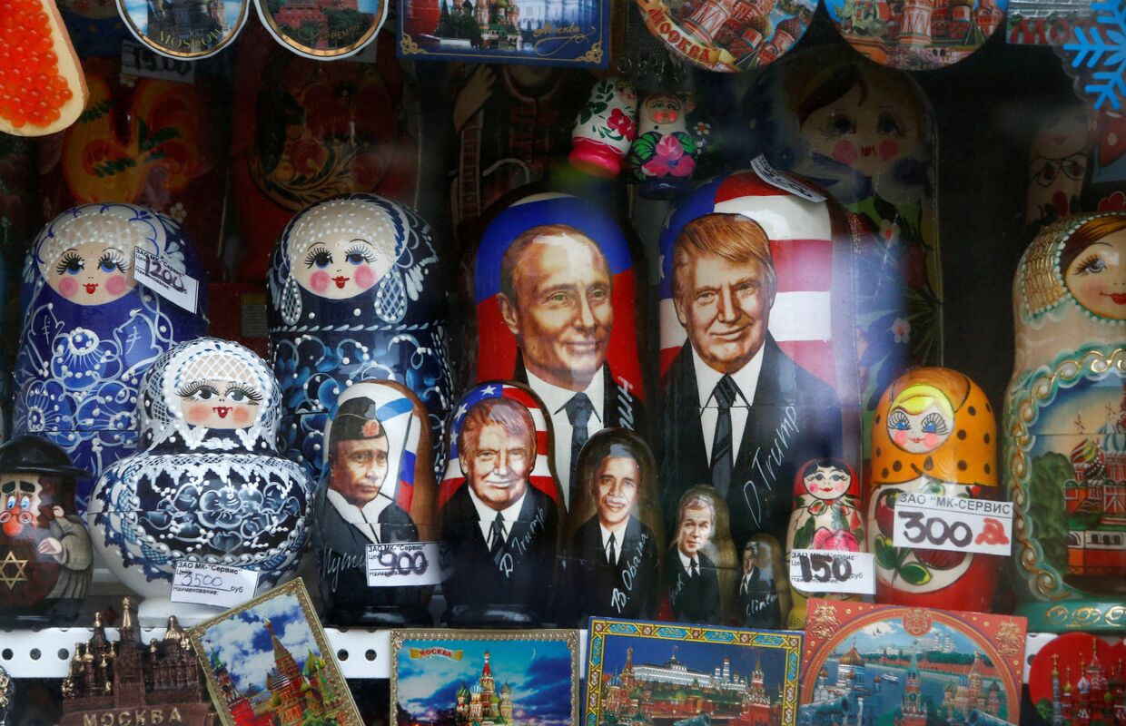 Матрешки с изображениями Владимира Путина, Дональда Трампа