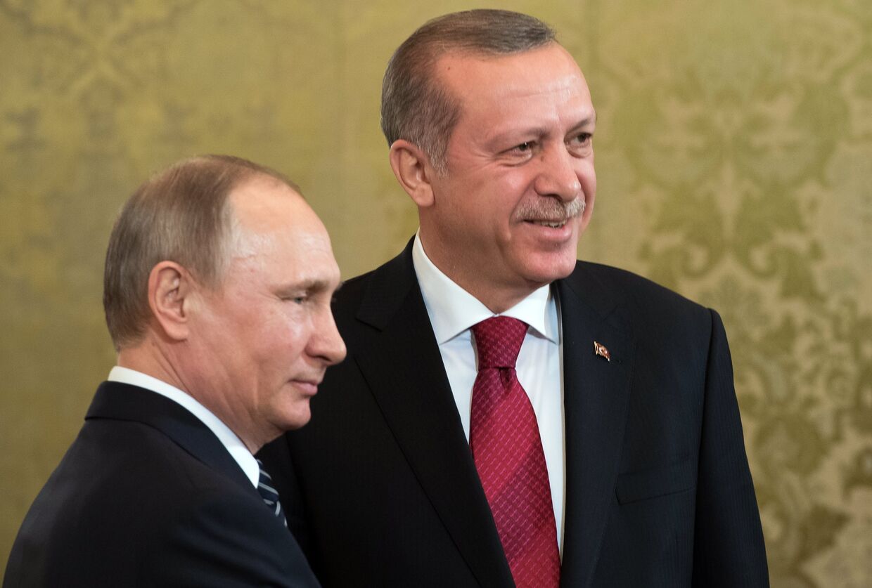 Президент РФ Владимир Путин и президент Турции Реджеп Тайип Эрдоган во время встречи перед началом шестого заседания Совета сотрудничества высшего уровня межд РФ и Турцией